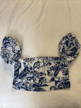Abercrombie & Fitch Blue and White Floral Puff-Sleeve Crop Top